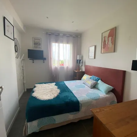Cote De Granit Rose 3 Personnes Holiday home
